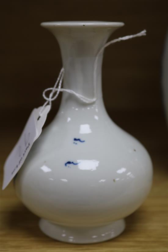 A Chinese blue and white cylindrical vase, with four-character mark and two other items,